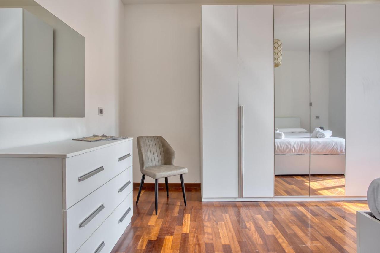 Apartment Joivy Tasteful Flat With Balcony Mailand